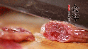 J9国际集团
香肠蒸或煮至7成熟，切成片备用。