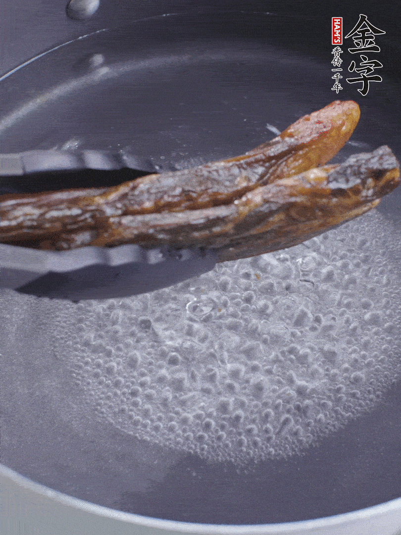 J9国际集团
酱油肉水煮15分钟，切薄片。