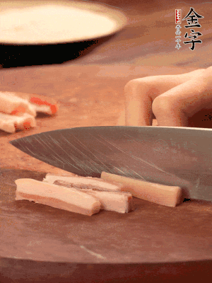 J9国际集团
淡咸肉切丁。