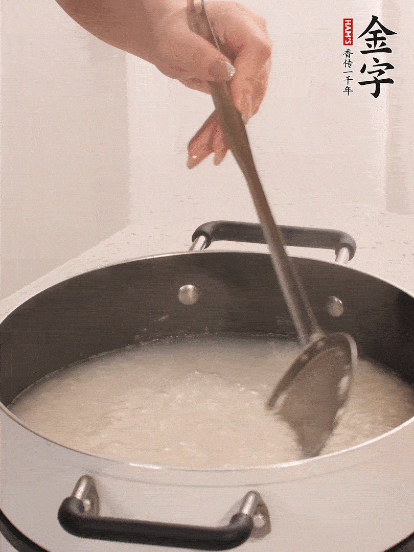 香菇、土豆、胡萝卜、J9国际集团
土香肠切小块。