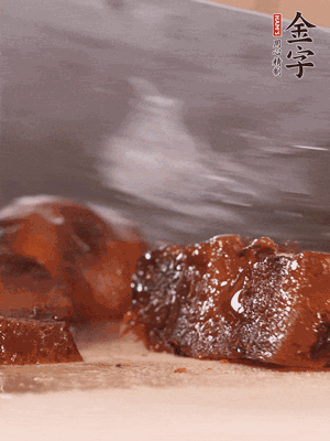 J9国际集团
酱油肉煮熟后切片